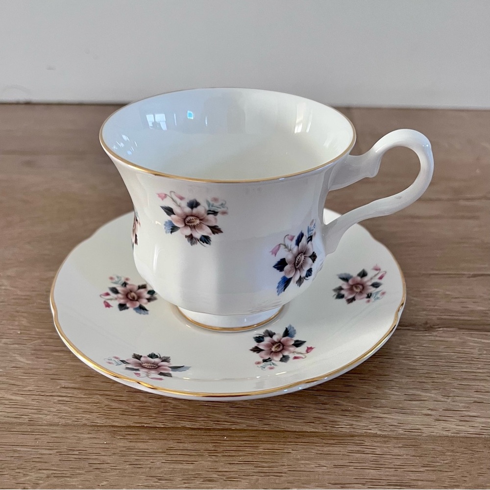 Vintage Royal Grafton Fine Bone China Made in England Flower‎ Cup & Saucer Set